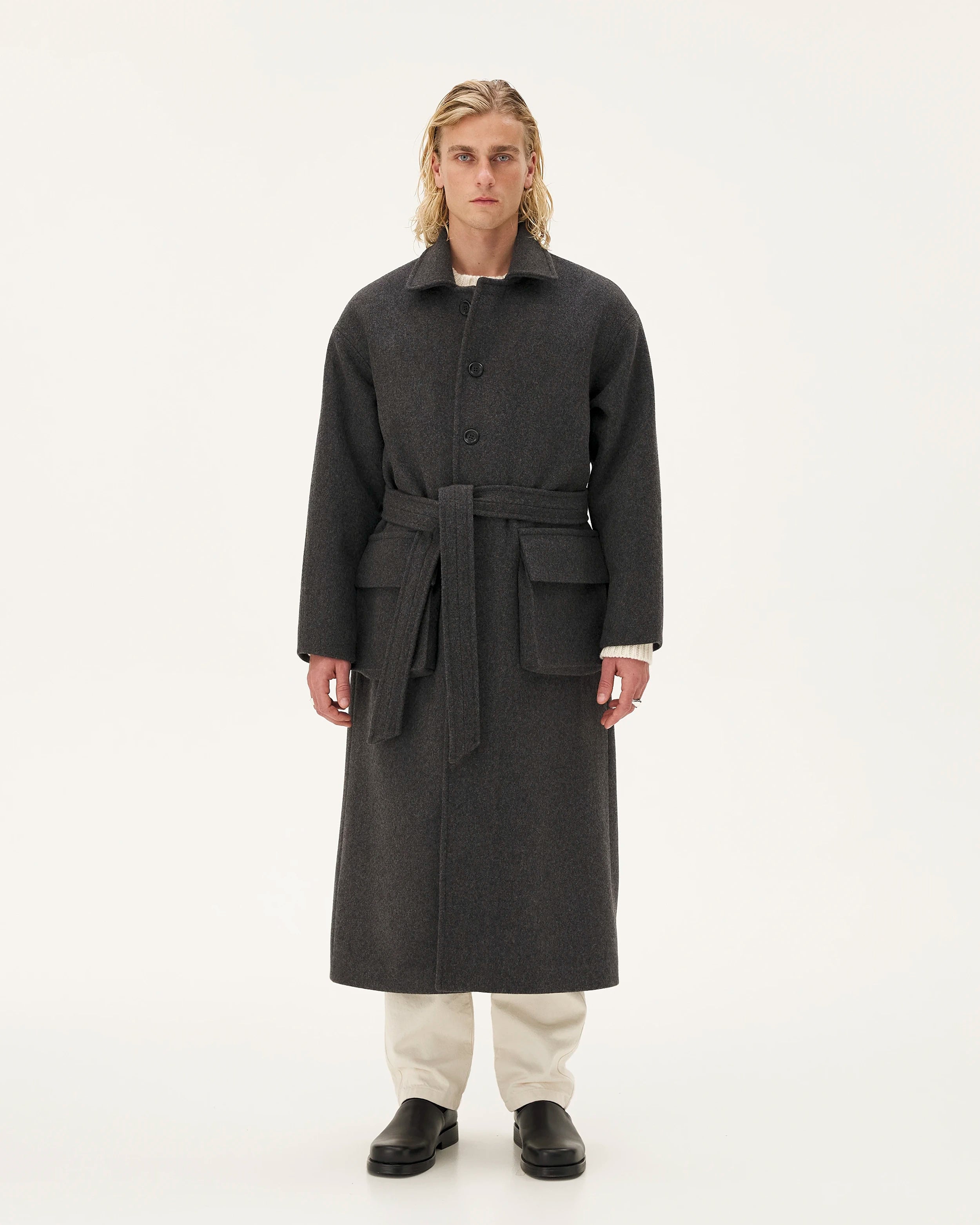 Sarvik Anthracite, manteau en laine NOYOCO, homme AW25 studio