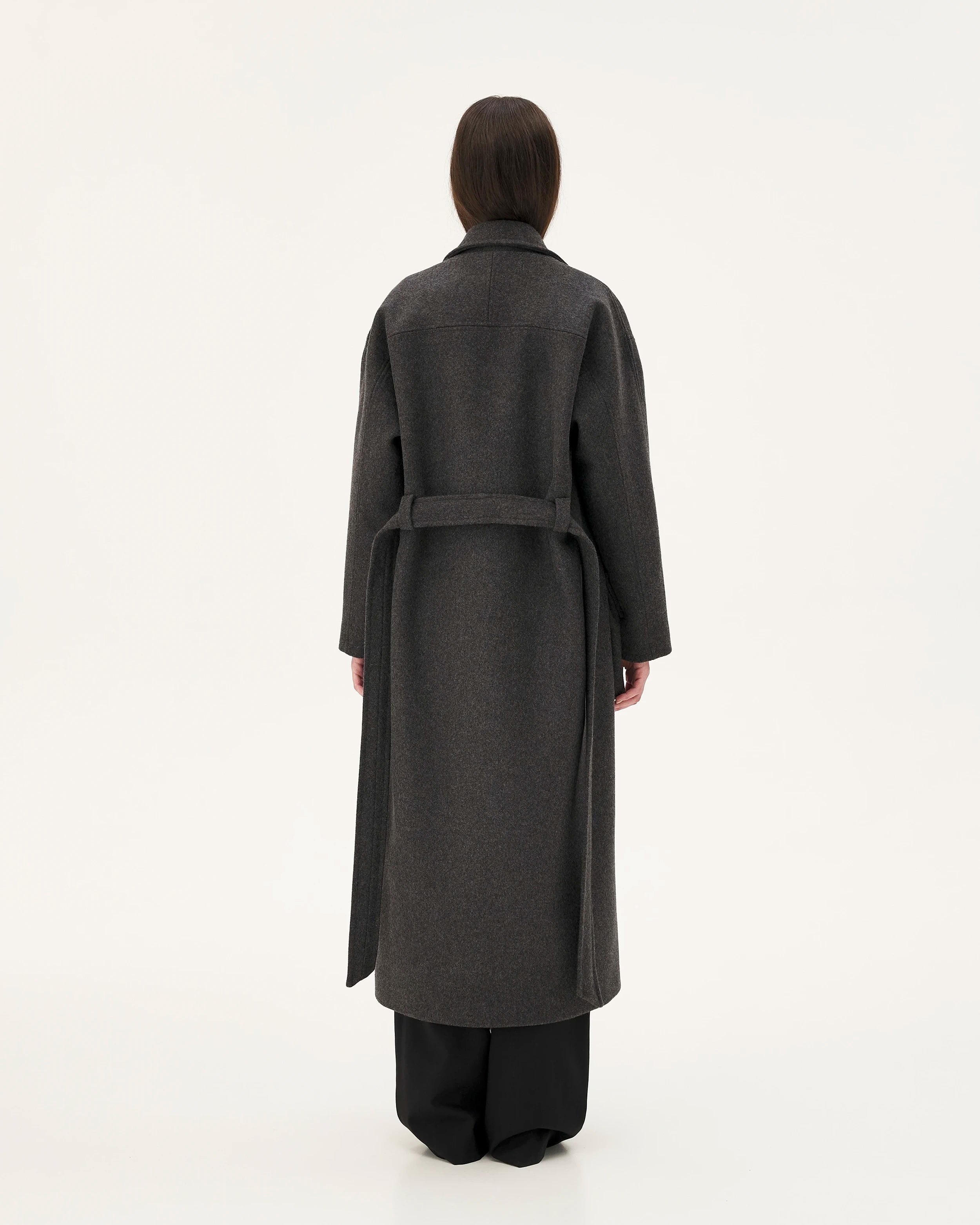 Sarvik Anthracite, manteau en laine NOYOCO, femme AW25 studio