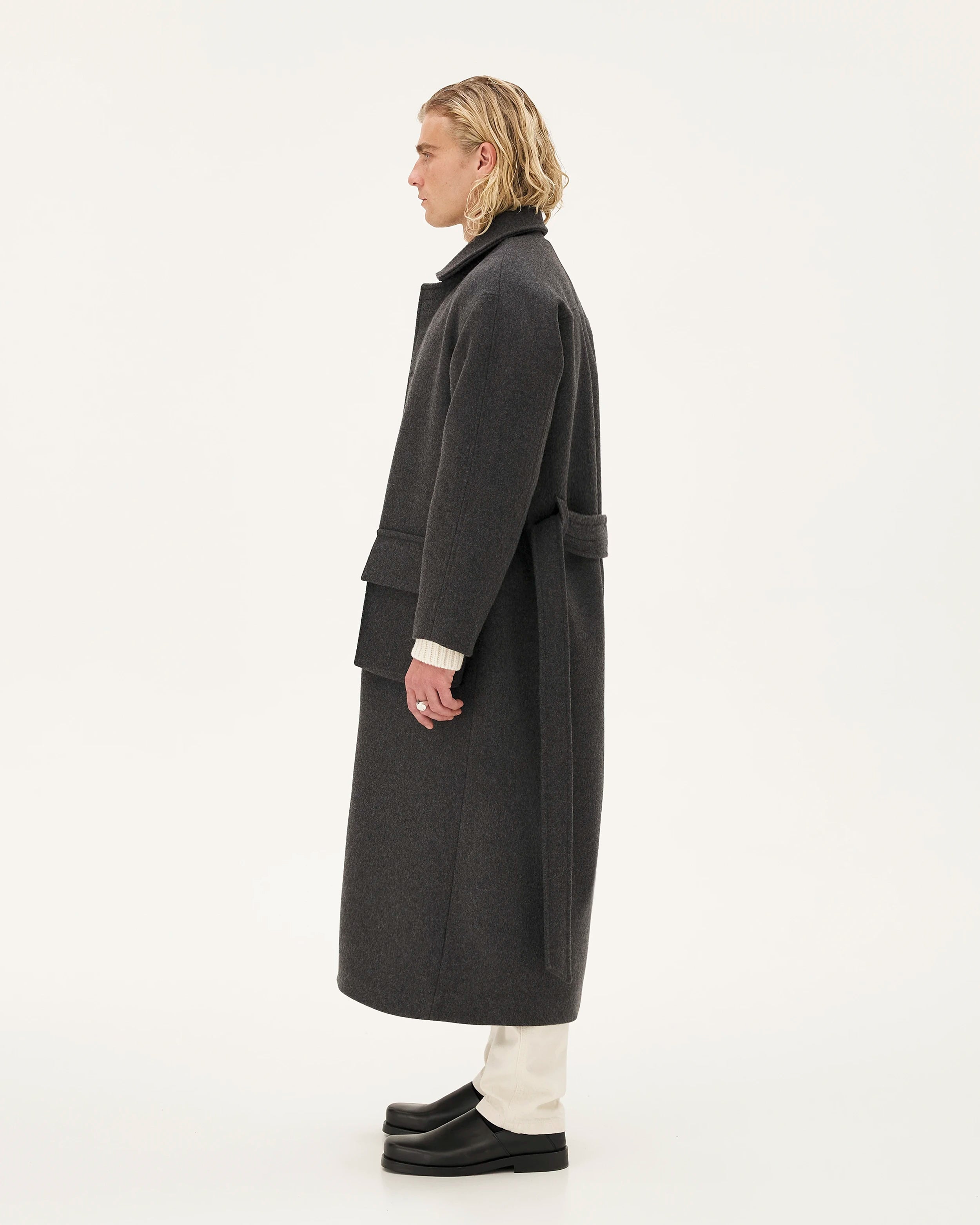 Sarvik Anthracite, manteau en laine NOYOCO, homme AW25 studio
